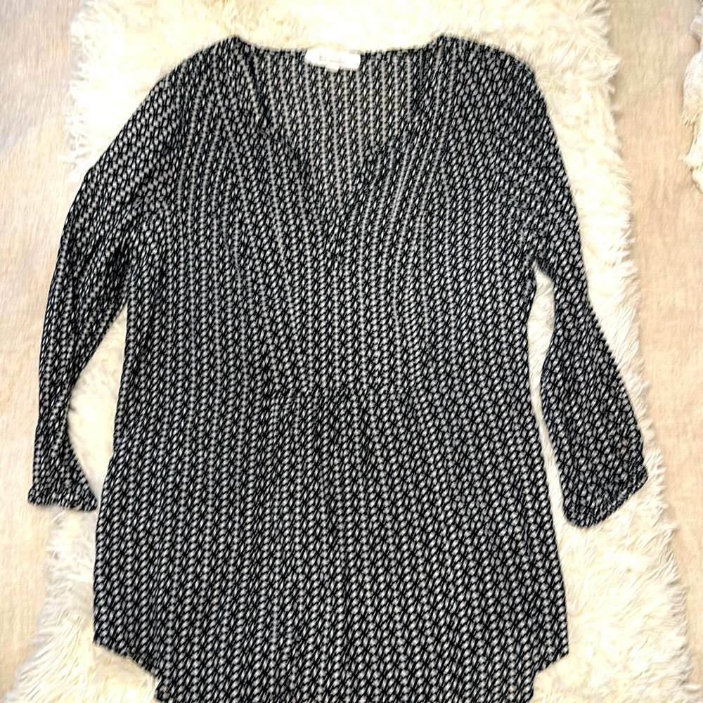 Vince Camuto Navy and White Light V Neck Blouse Size Small